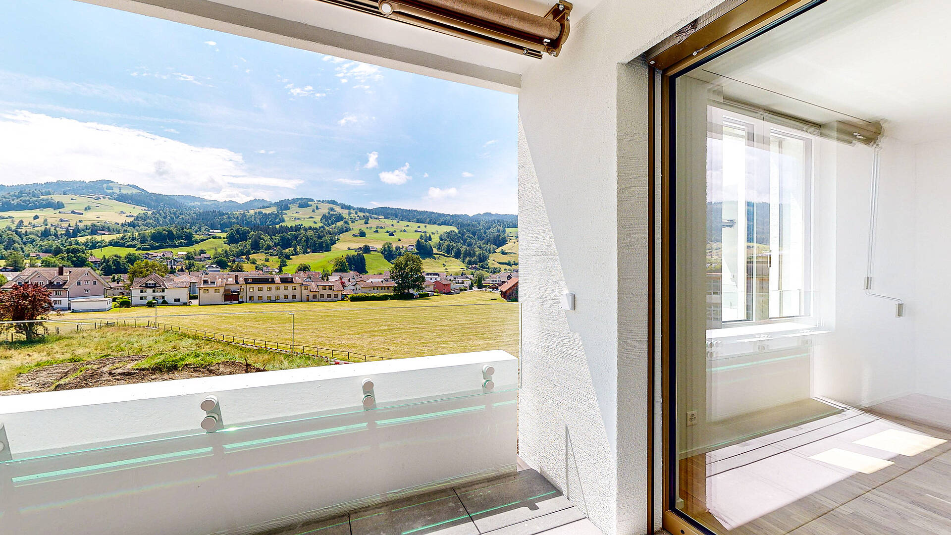 Balkon mit Weitblick ins Grüne