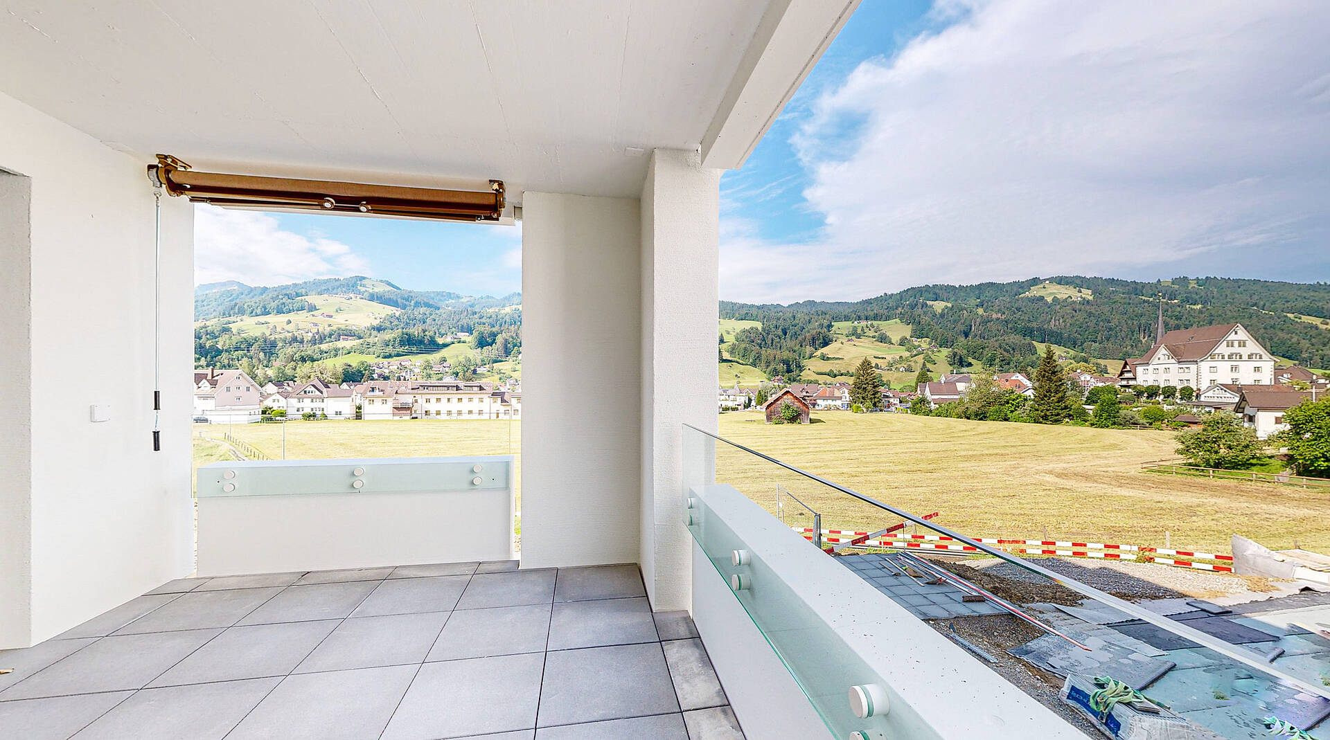 Balkon mit Alpenblick