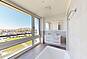 Heller Balkon-/Loggia-Bereich mit weitem Ausblick