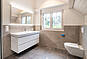 Modernes Badezimmer mit Doppelwaschtisch
