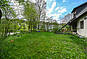 Gartenansicht mit Wohnhaus