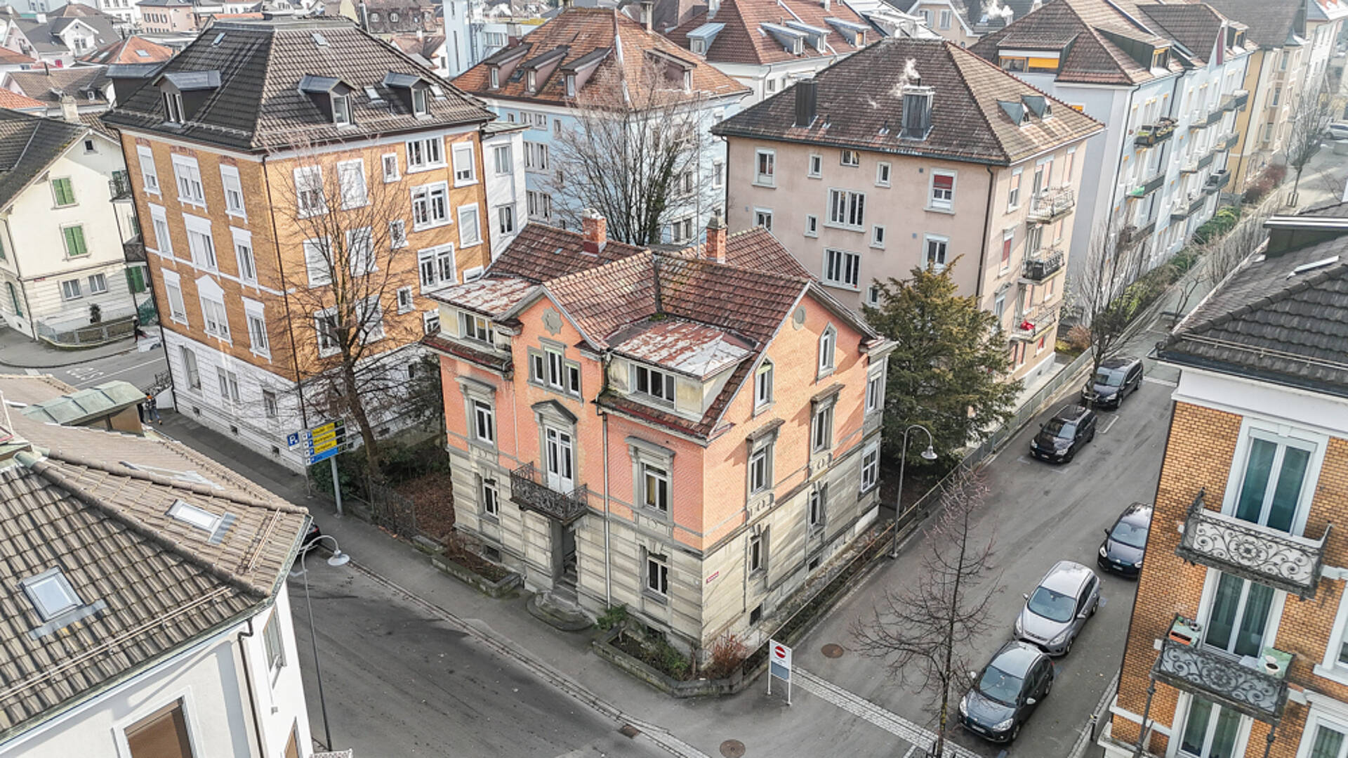 Städtische Wohnhäuser aus erhöhter Perspektive