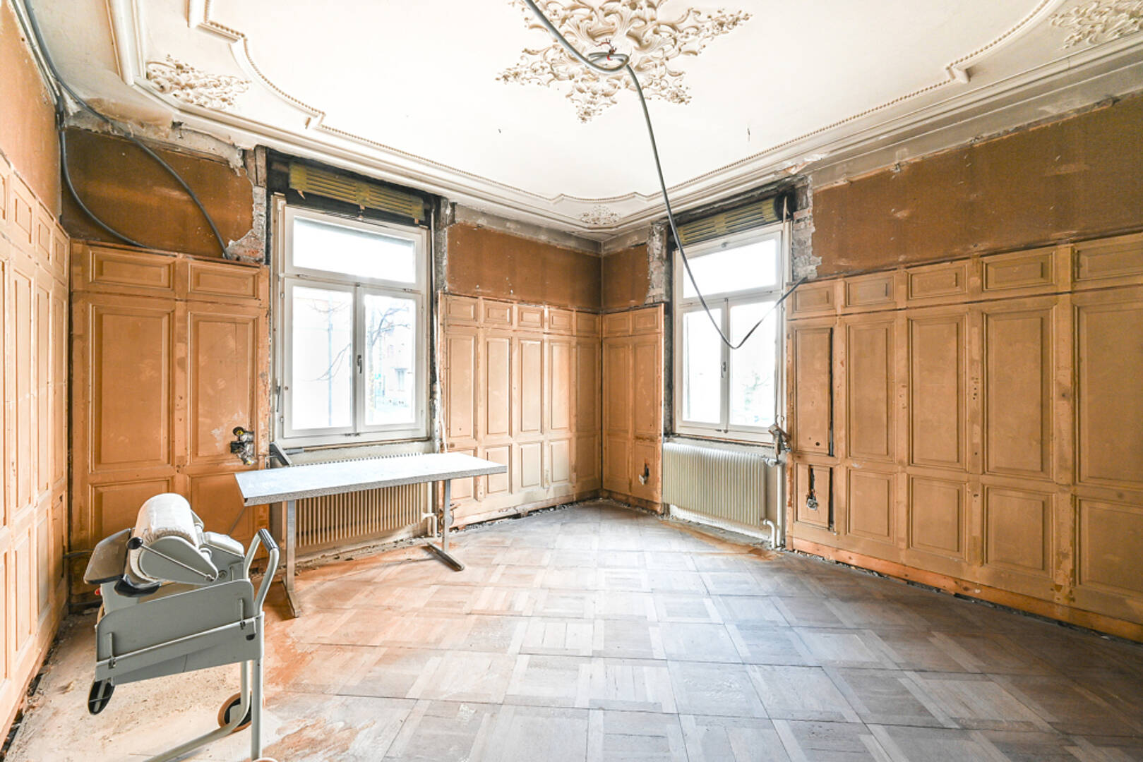 Renovierungsbedürftiger Altbau-Raum