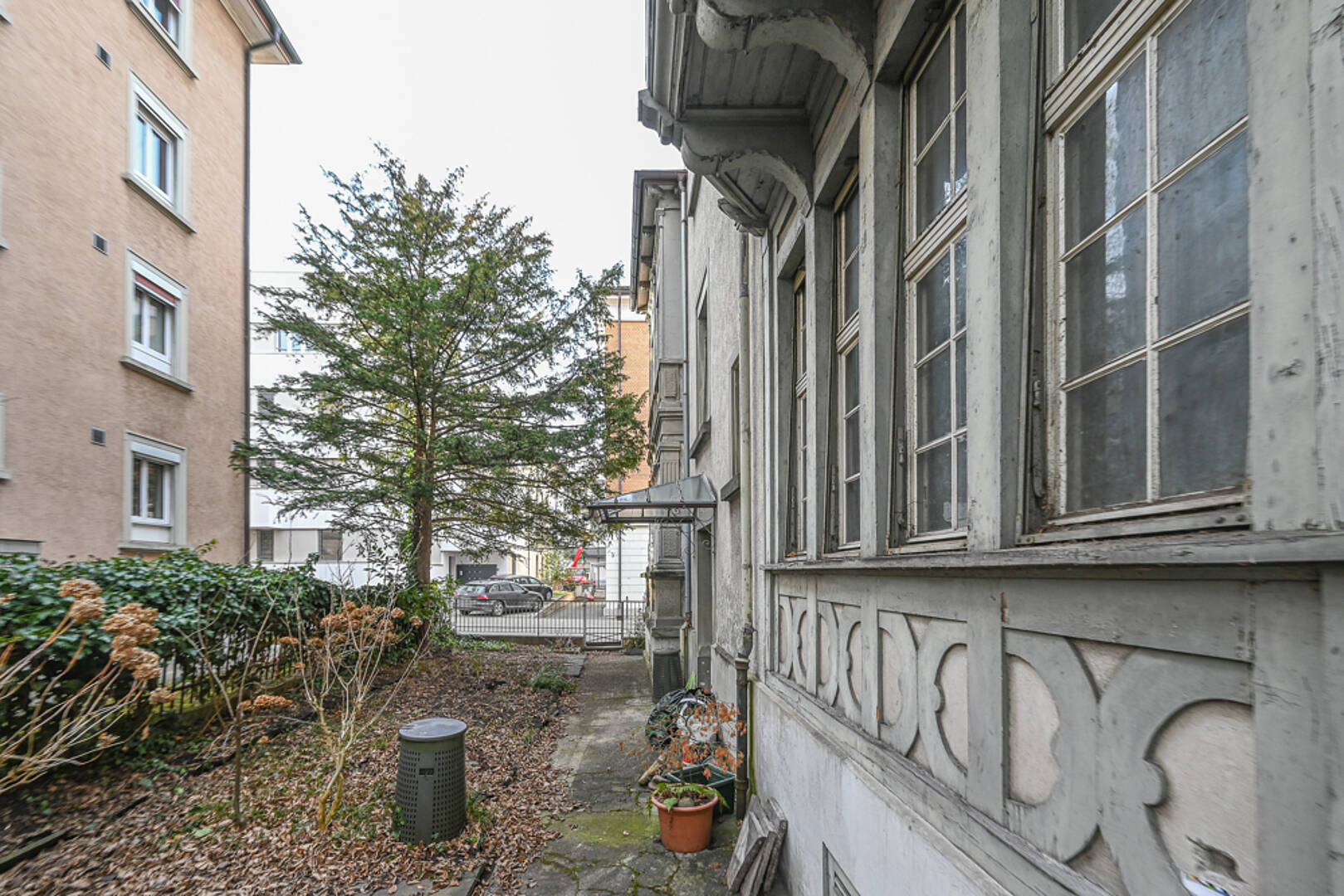 Innenhof mit historischer Fassade