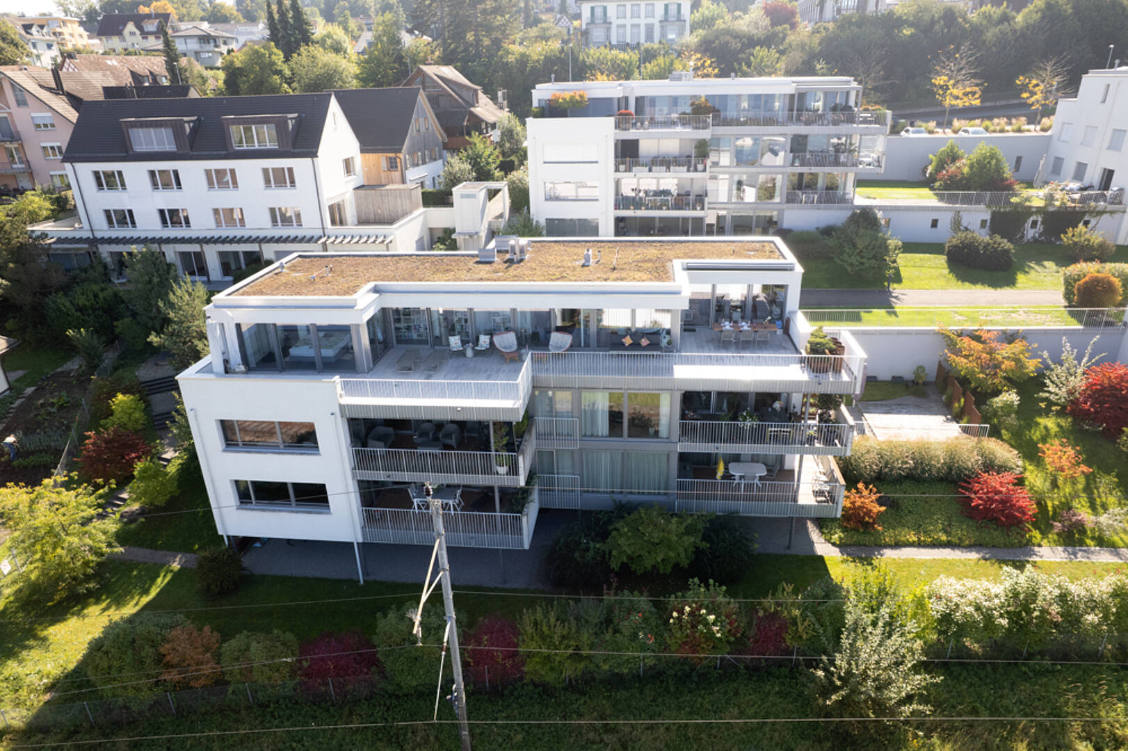 Moderne Wohnanlage mit großen Balkonen