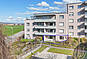 Modernes Mehrfamilienhaus mit Balkonen