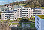 Städtischer Wohnkomplex mit Blick auf Mehrfamilienhäuser