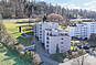 Wohngebäude mit Parkumgebung