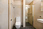 Modernes Badezimmer mit begehbarer Dusche
