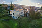 Wohnhaus mit Garten und Blick ins Grüne