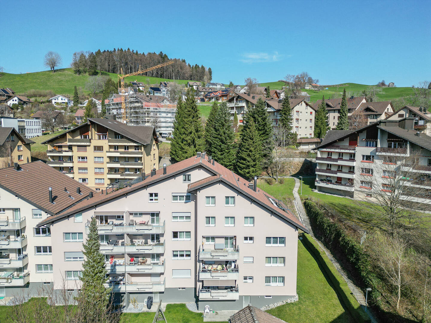 Wohnanlagen in grüner Hanglage
