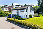 Modernes Einfamilienhaus mit Garten
