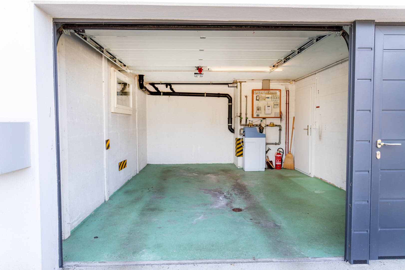 Garagenraum mit Technikbereich