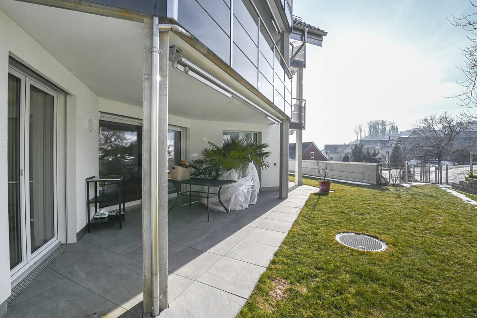 Überdachte Terrasse am Garten