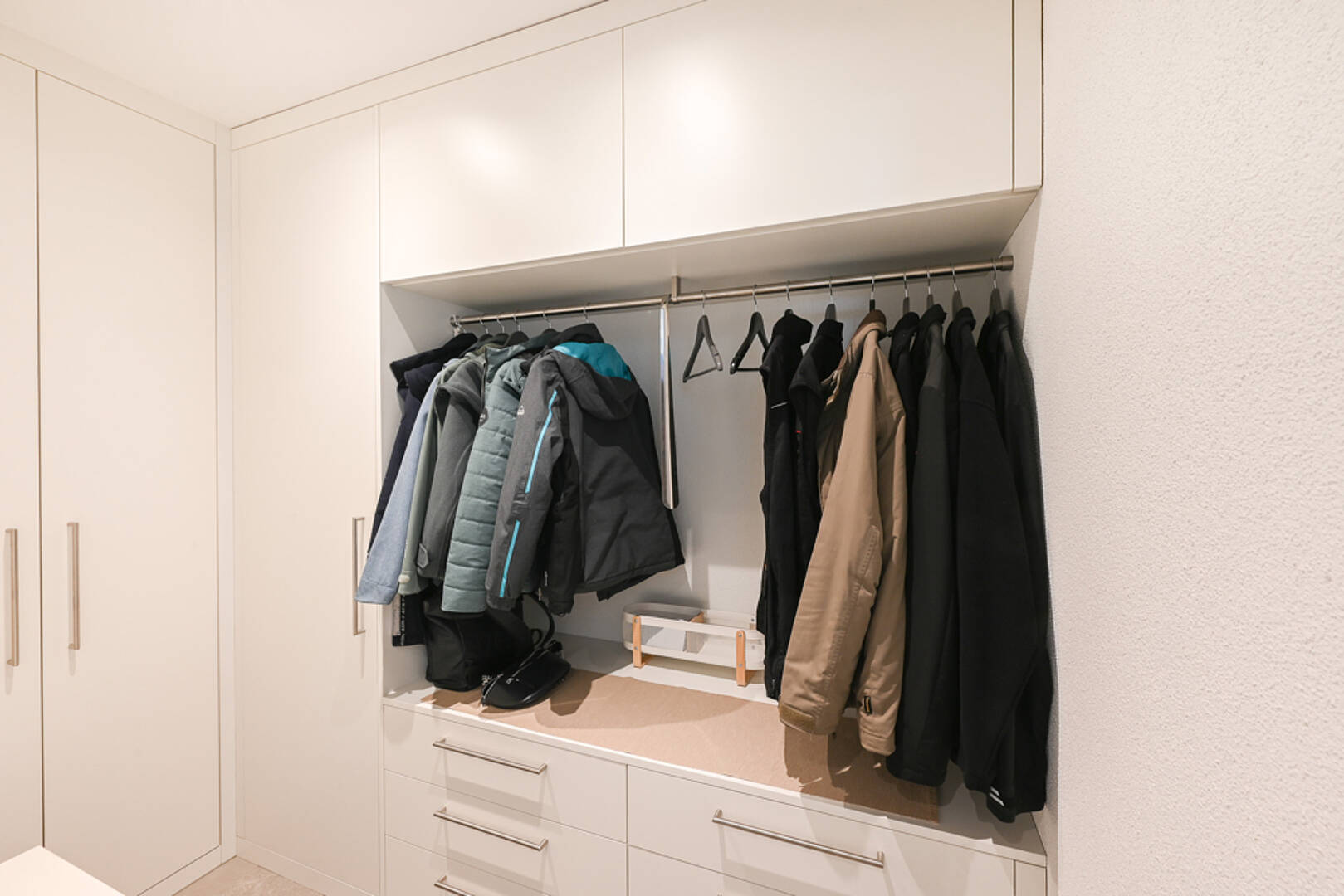 Moderner Einbauschrank im Flur
