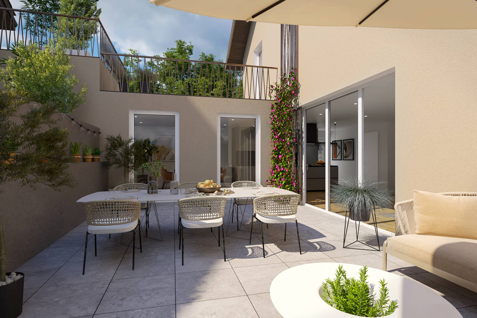 Terrasse mit Essbereich und Gartenblick