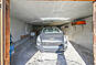 Garage mit geparktem Fahrzeug