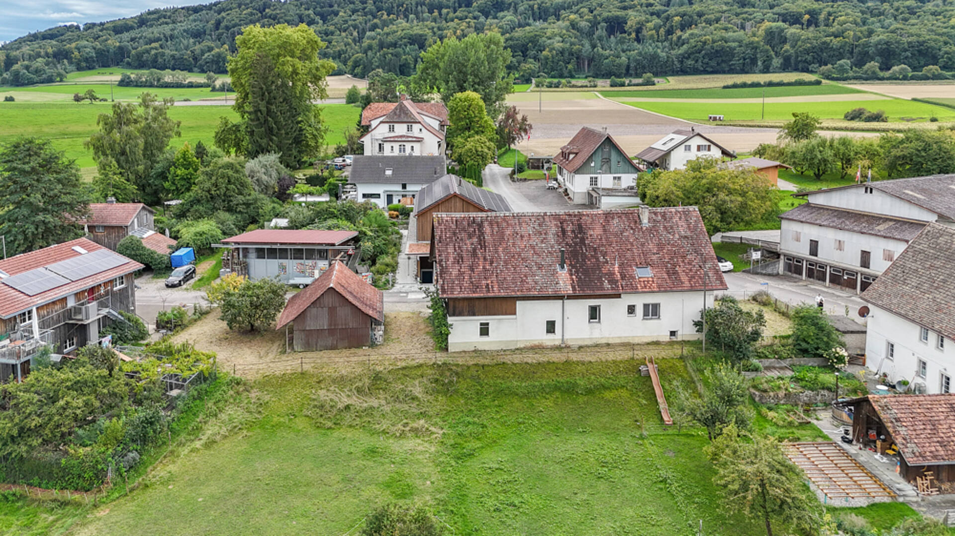 Ländliche Dorfansicht aus der Luft