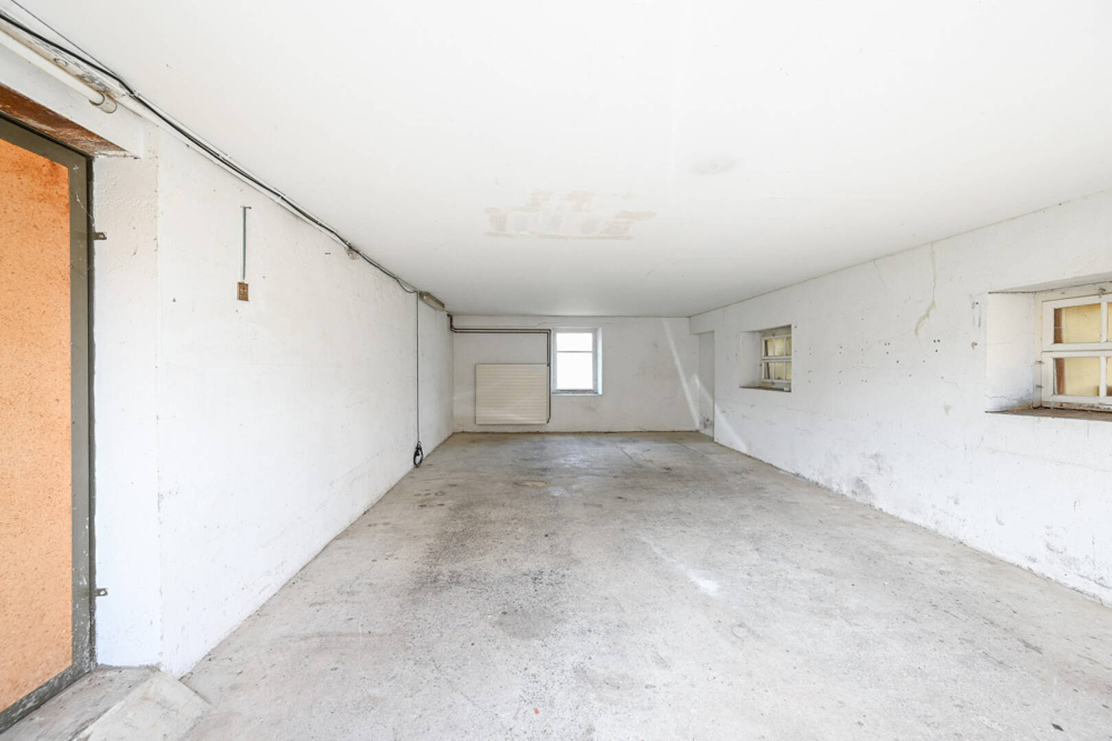 Renovierungsbedürftige Garage oder Kellerrraum