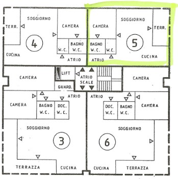Wohnungsgrundriss mit mehreren Zimmern