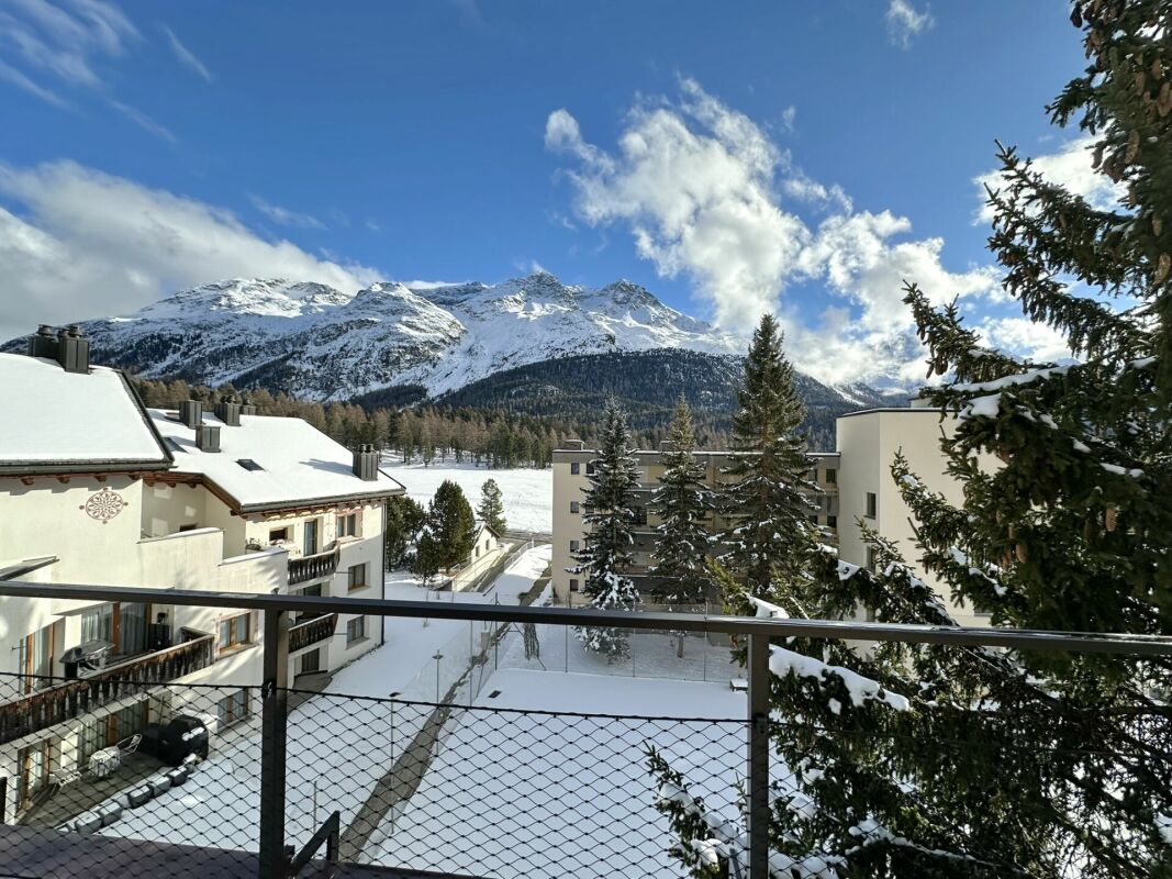 Alpenblick von einem Balkon