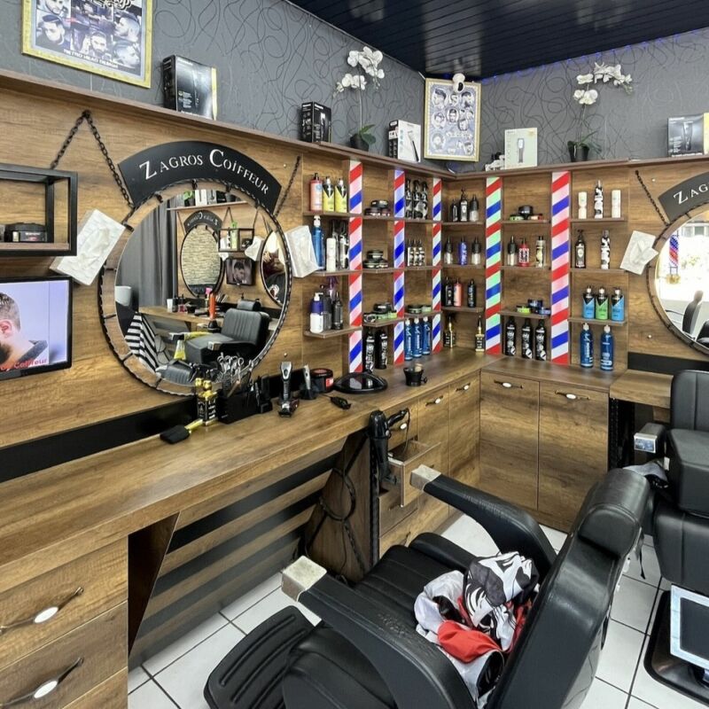 Friseursalon mit Barbierbereich