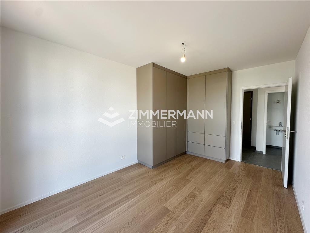 Leeres Schlafzimmer mit Einbauschrank