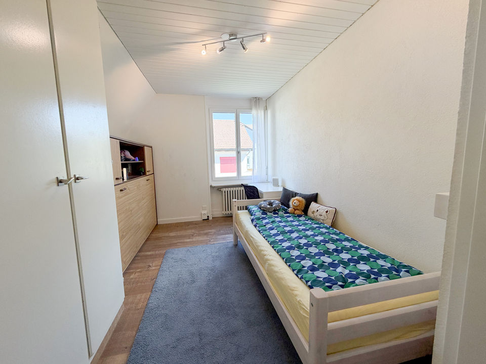 Kinderzimmer mit Einzelbett