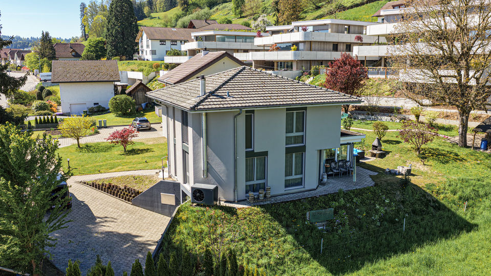 Wohnhaus in grüner Hanglage