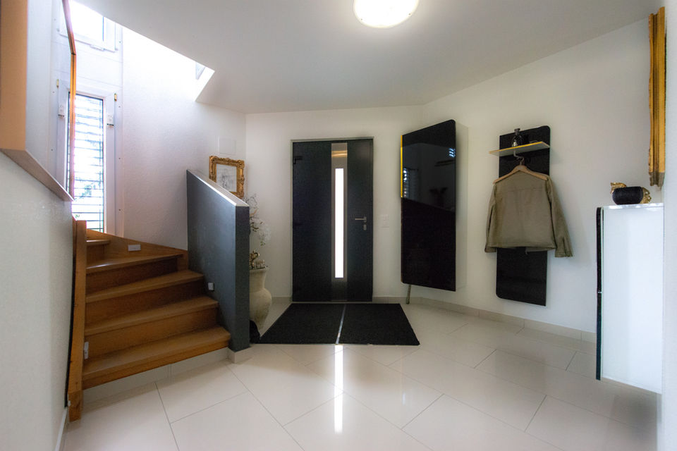 Eingangsbereich mit Treppe und Garderobe