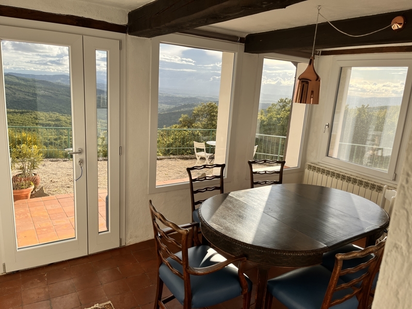 Esszimmer mit Bergblick und Terrassenzugang
