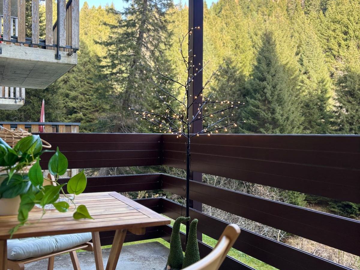 Balkon mit Waldblick