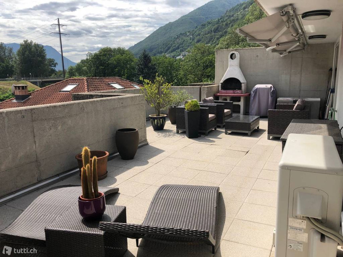 Dachterrasse mit Sitzgruppe und Grill