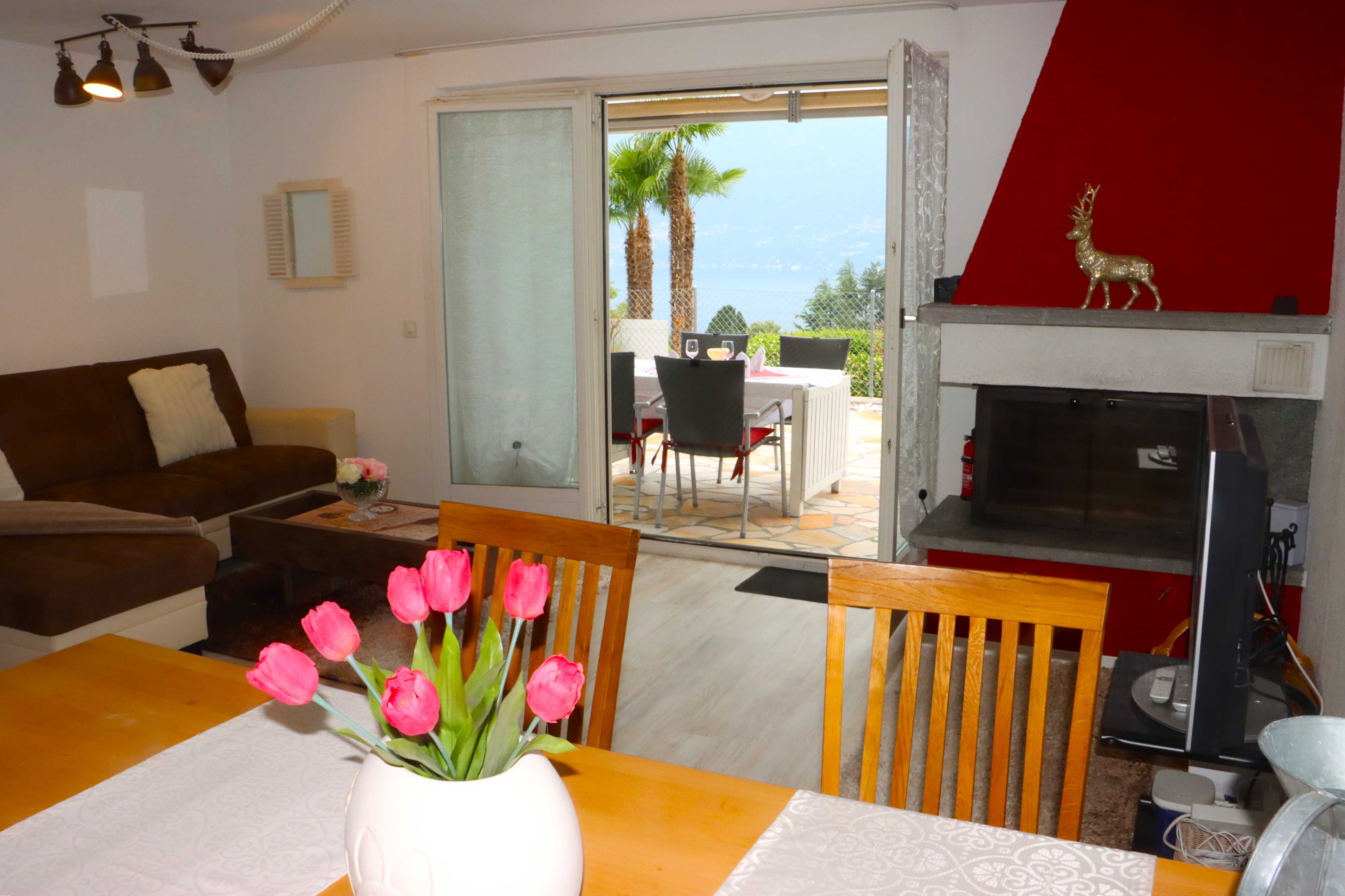Wohn- und Essbereich mit Terrasse