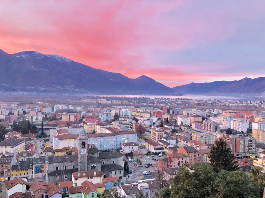 Stadtpanorama bei Sonnenuntergang