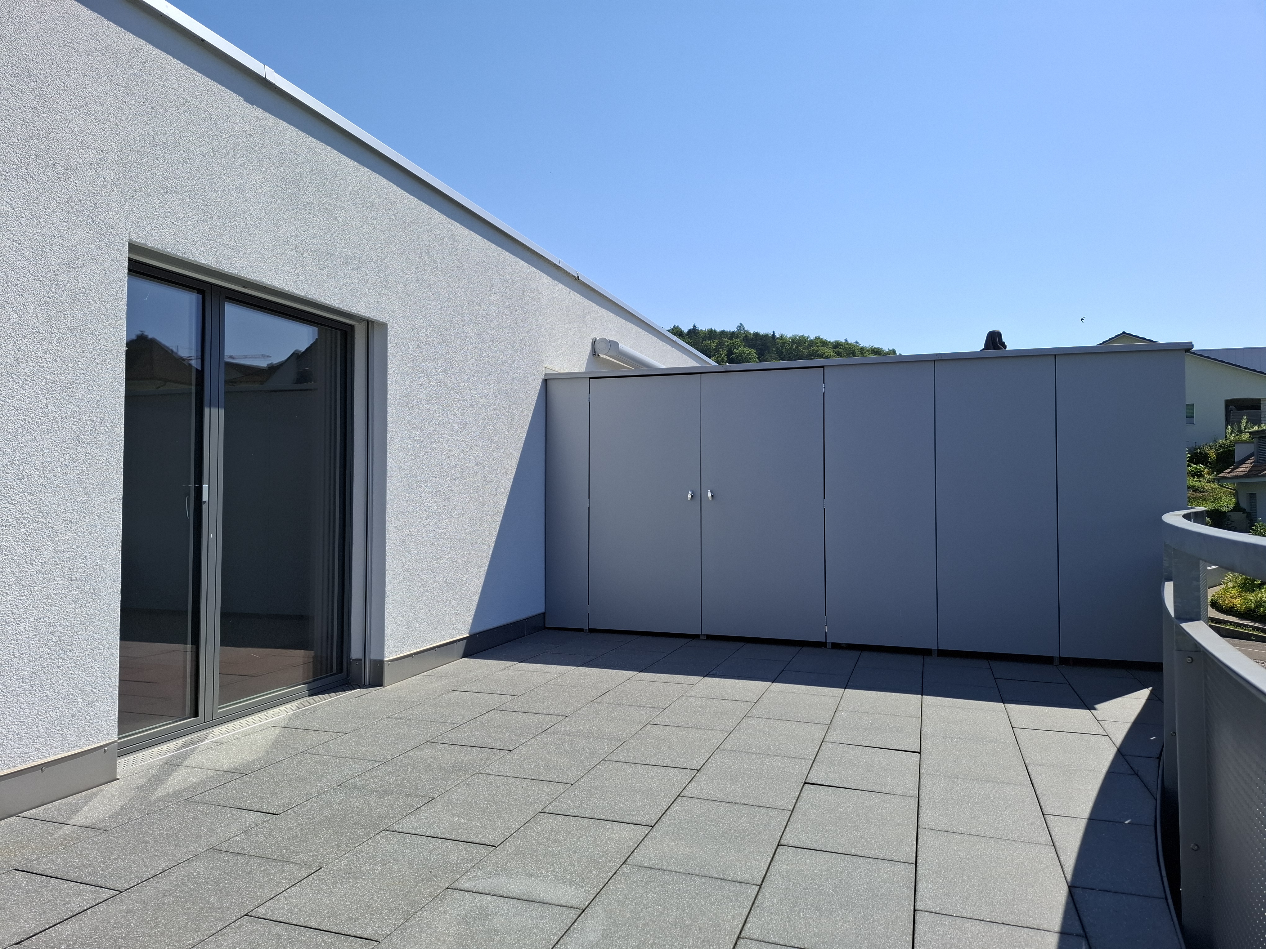 Dachterrasse mit Schrankwand