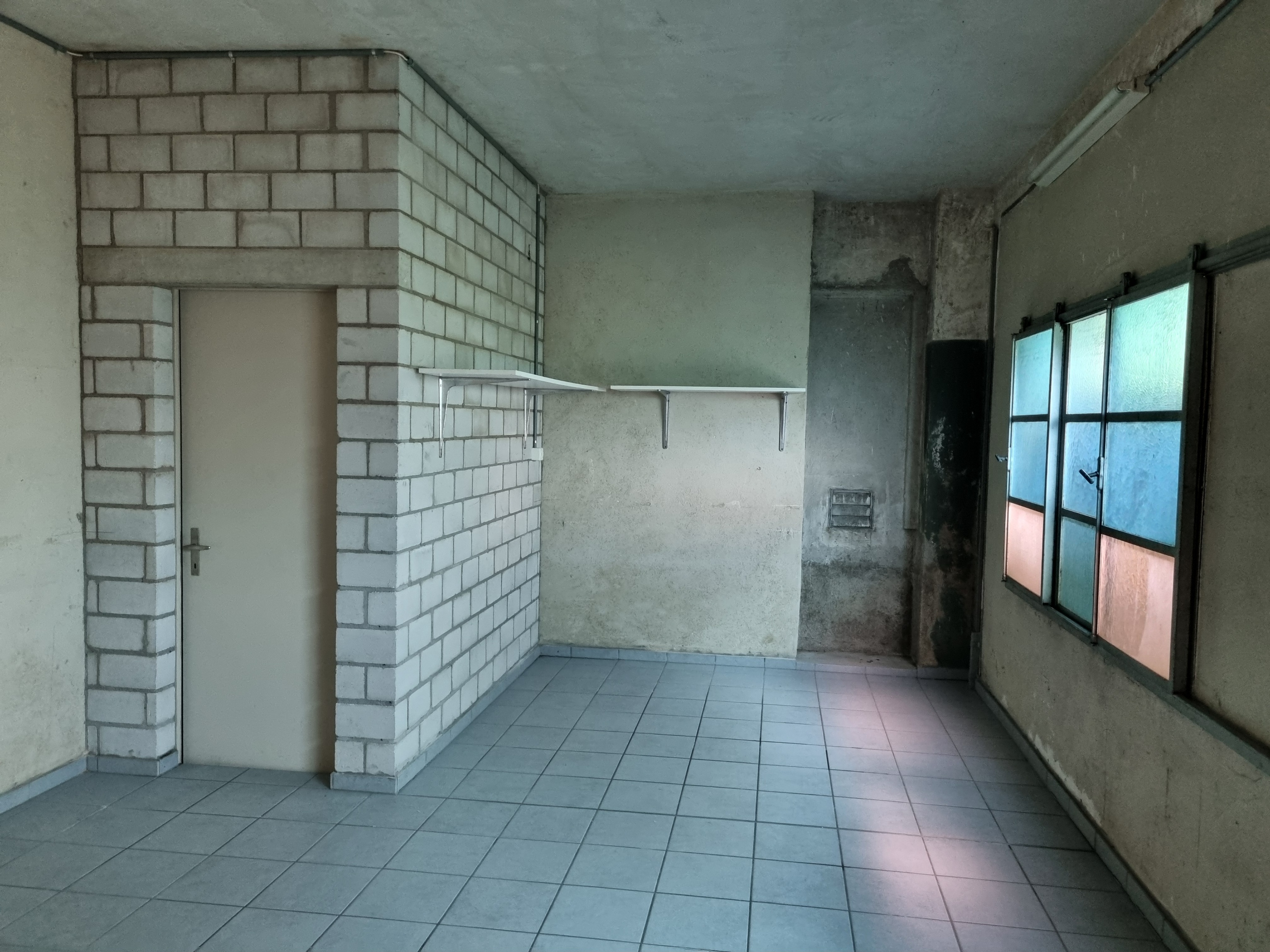 Abstellraum mit industriellem Charakter