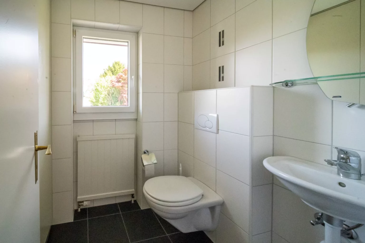 Gäste-WC mit Fenster