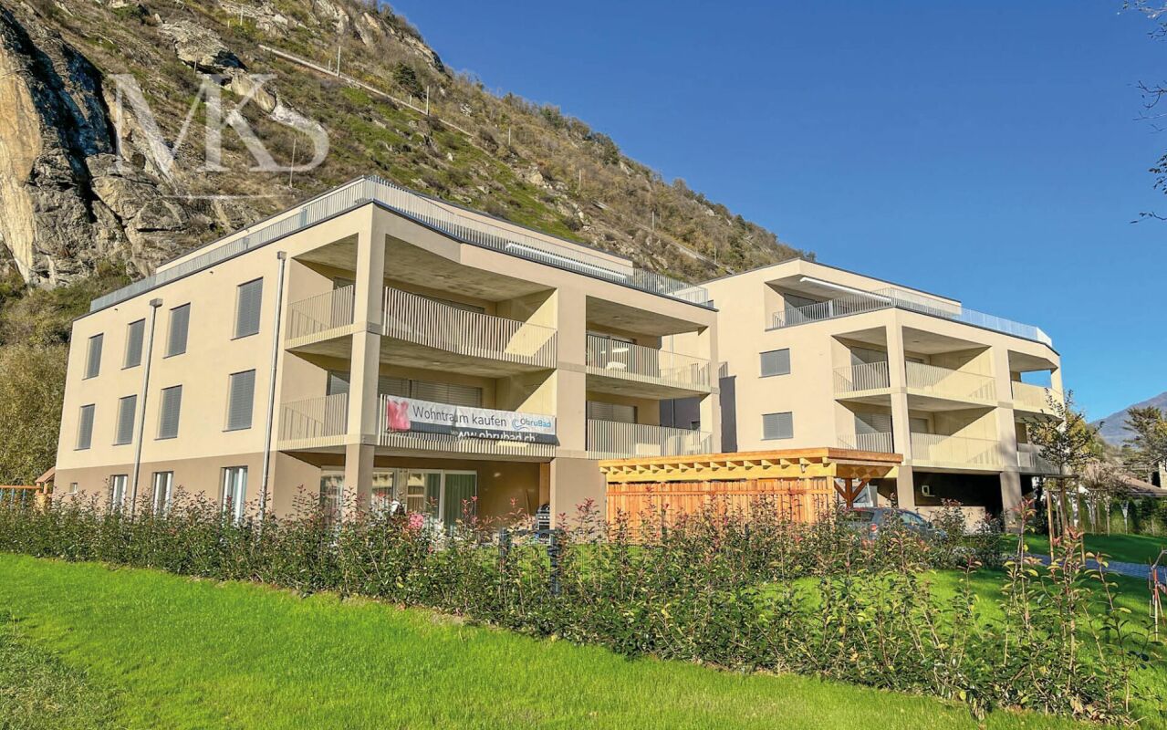 Mehrfamilienhaus in Hanglage mit Balkonen