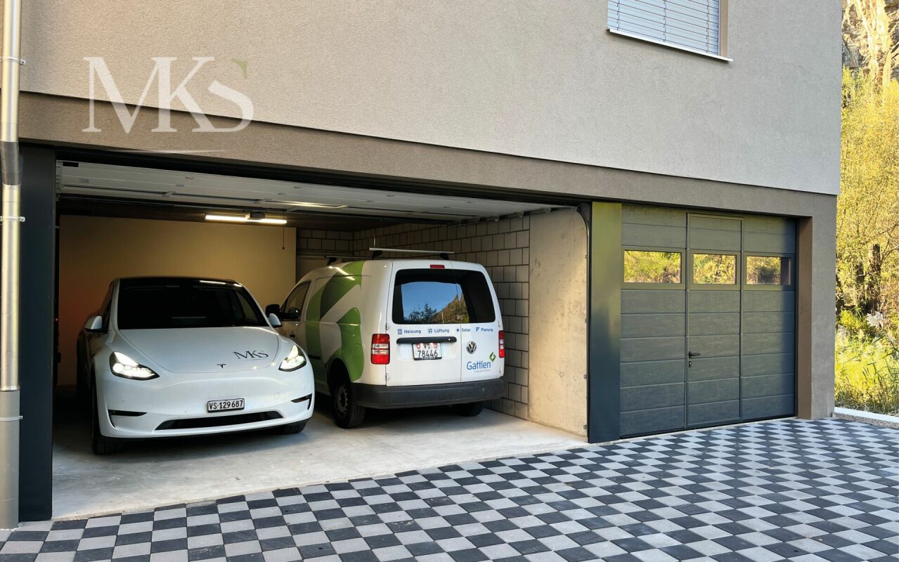 Doppelgarage mit zwei Fahrzeugen