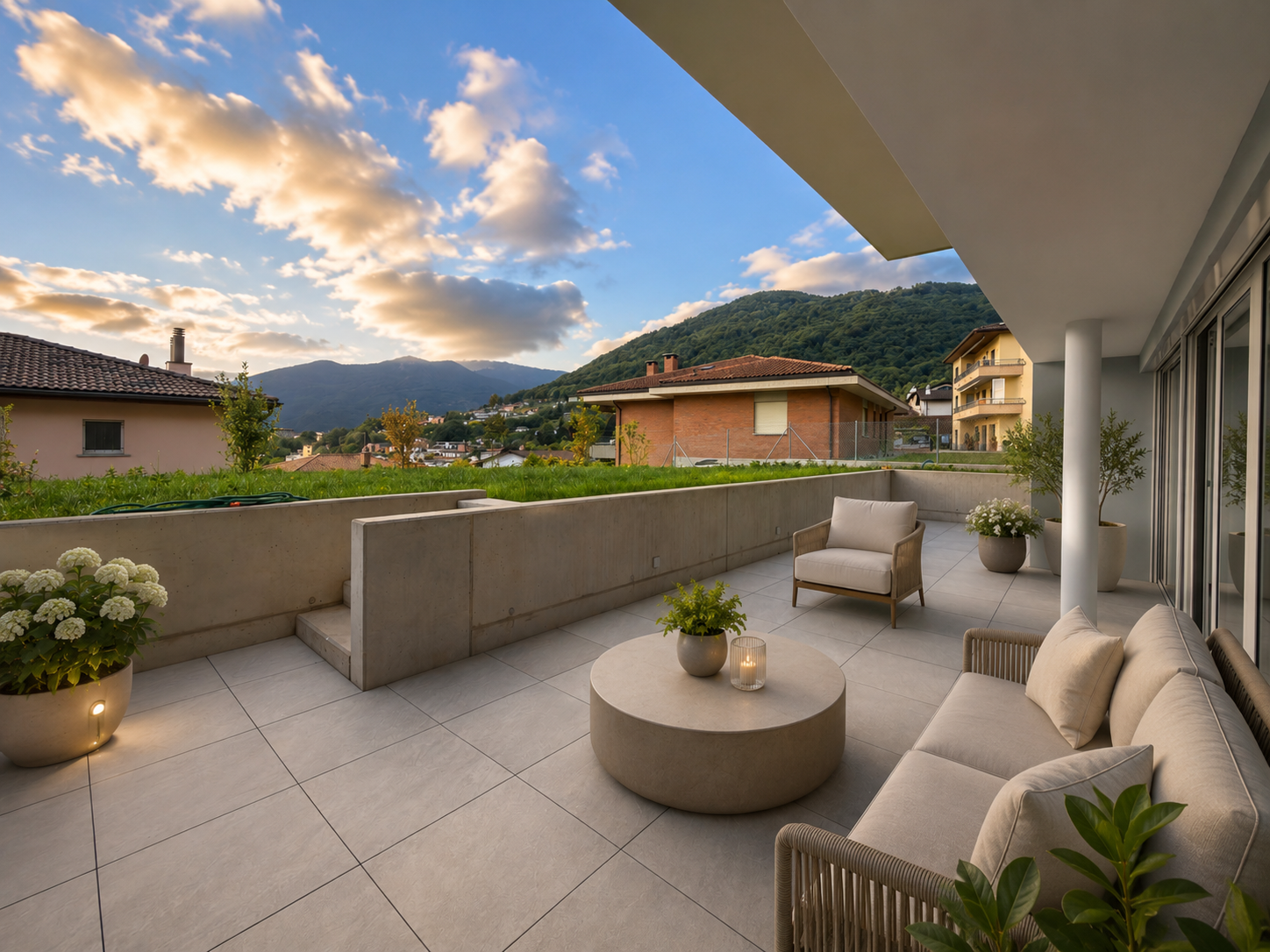 Großzügige Dachterrasse mit Bergblick