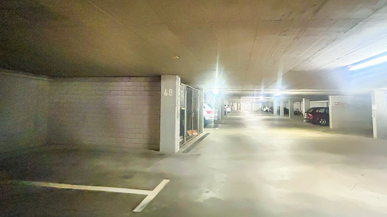 Tiefgarage mit Stellplätzen