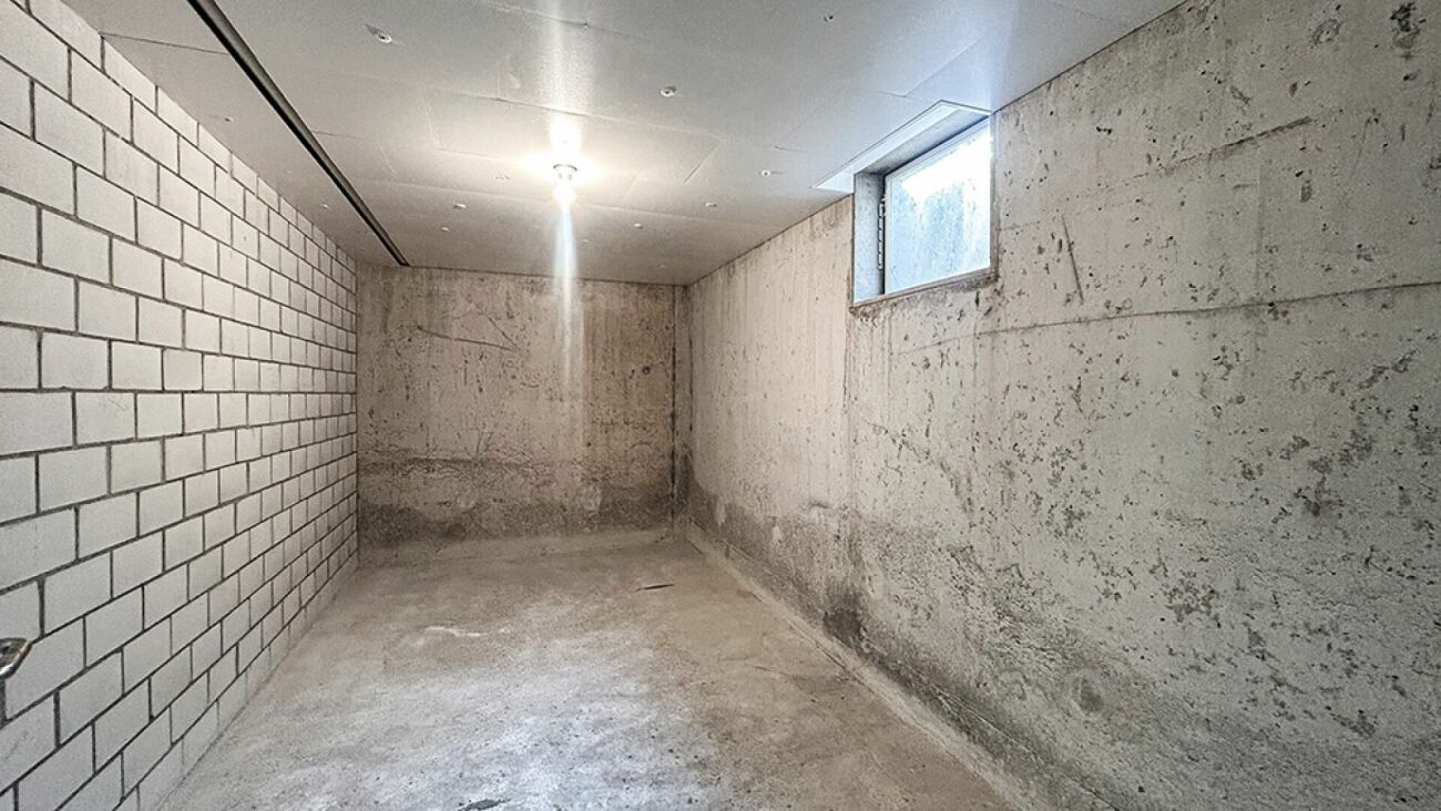 Kellerraum mit Betonwänden
