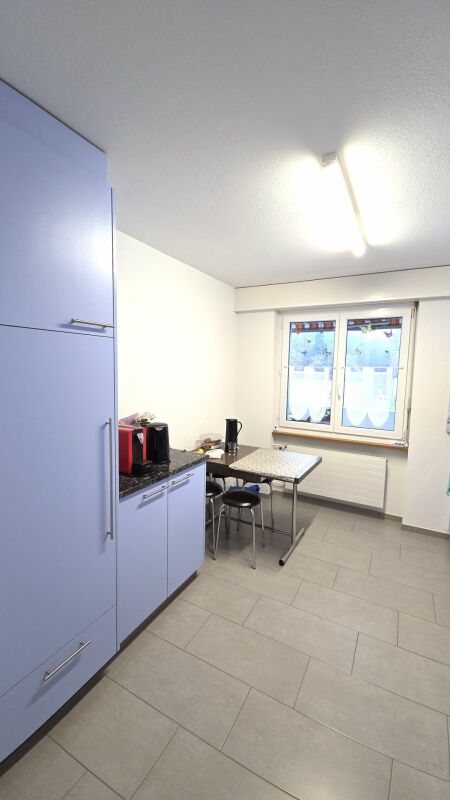 Kleine Küche mit Sitzplatz