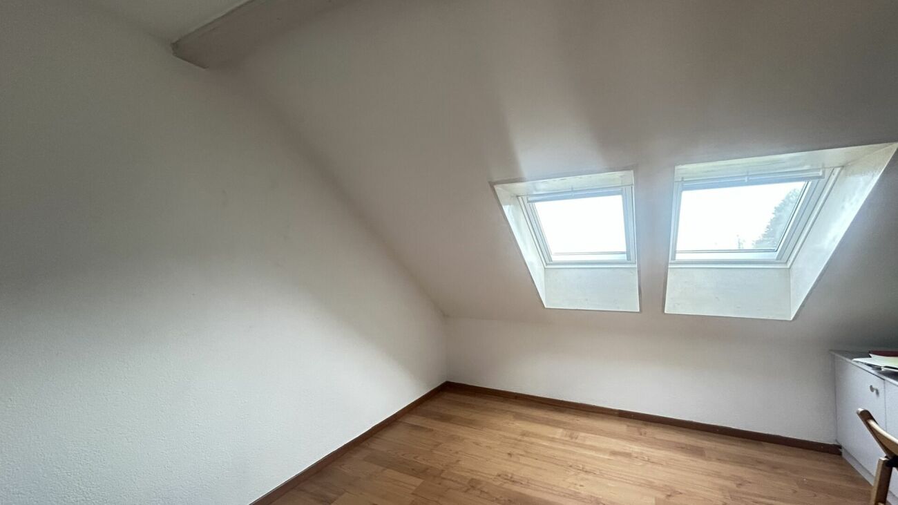 Dachgeschossraum mit Dachfenstern
