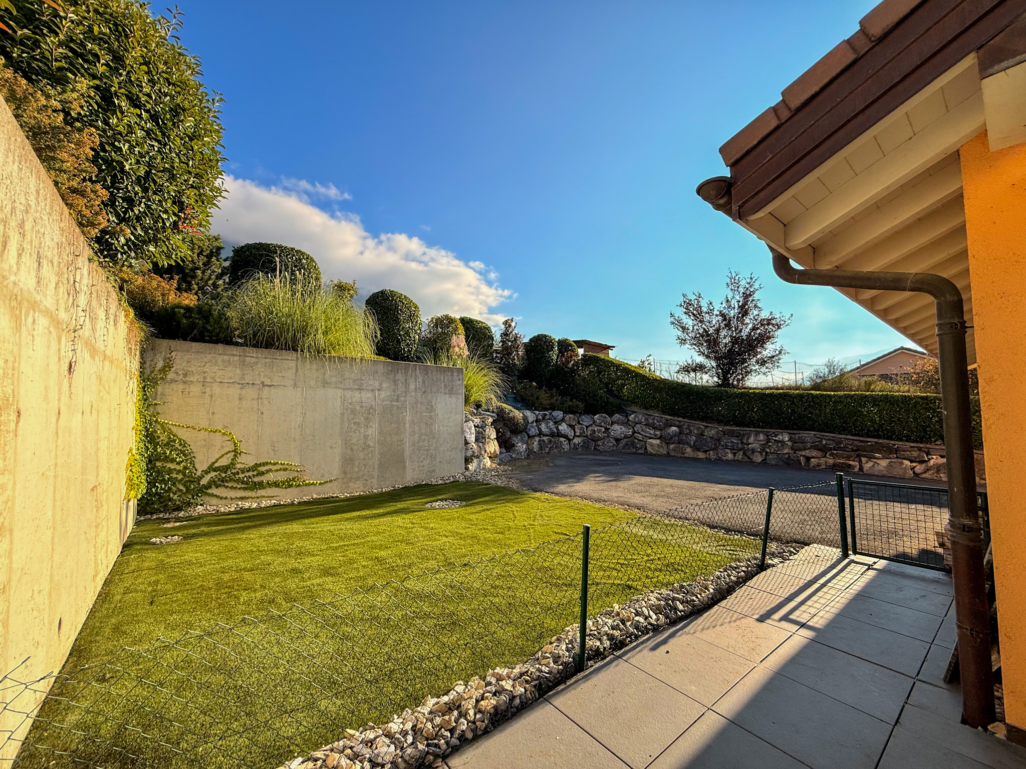 Garten mit Terrassenbereich