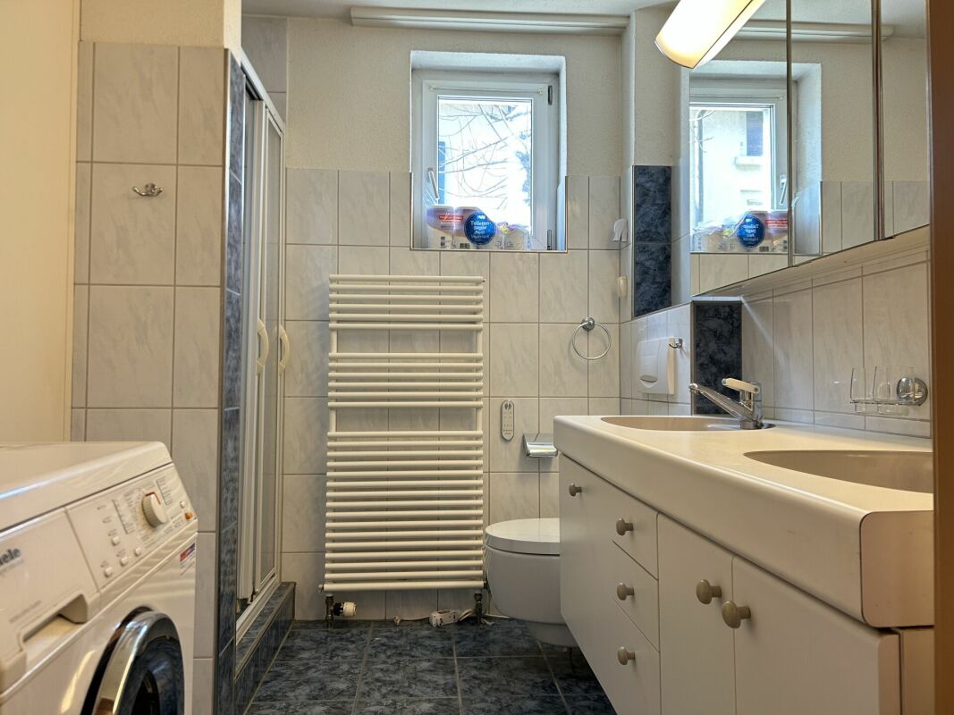 Badezimmer mit Doppelwaschtisch