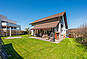 Modernes Einfamilienhaus mit Terrasse und Garten