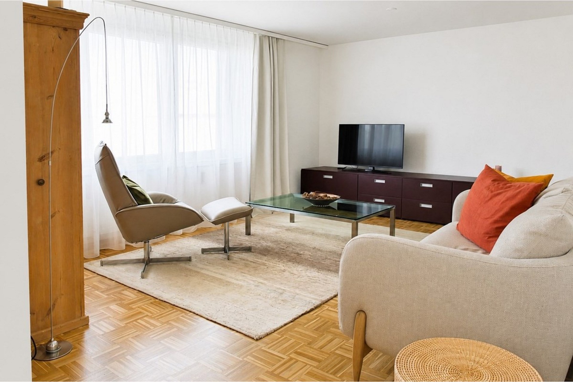 Helles Wohnzimmer mit Sitzgruppe