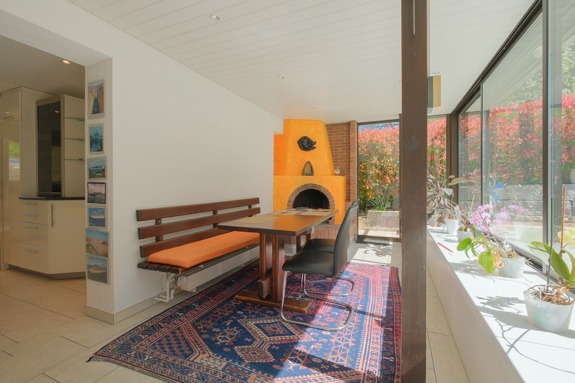 Veranda mit Kamin und Essplatz
